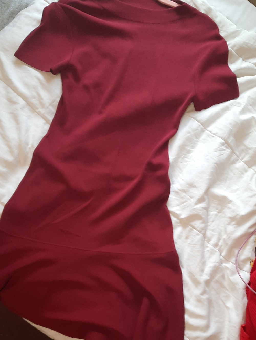 Classic Short-Sleeve Burgundy Sheath Dress